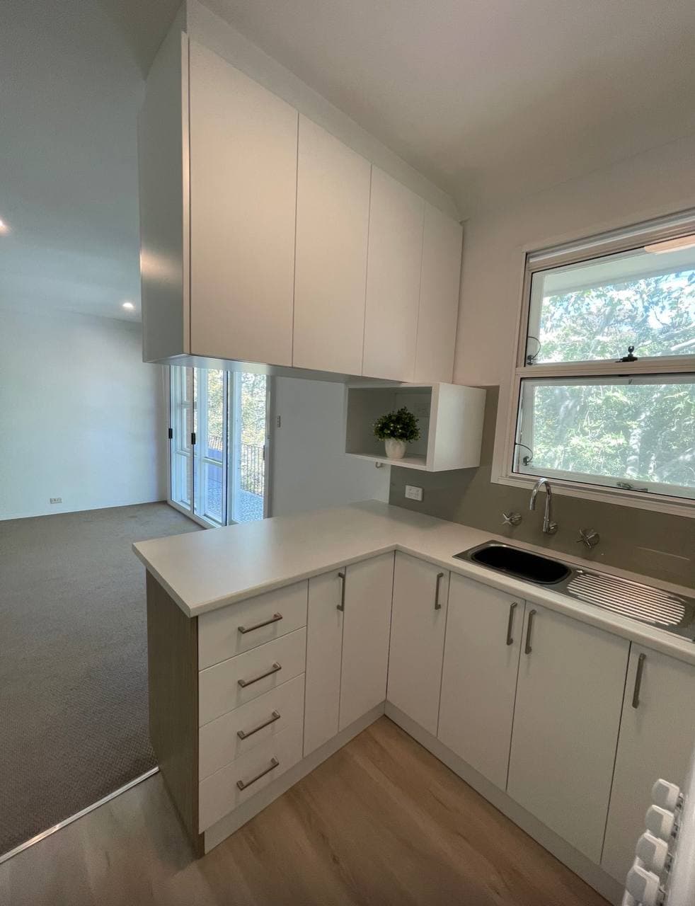 One Bedroom Apartment in Convenient Crows Nest Location